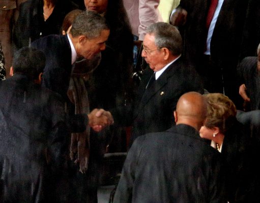 Una cuba libre con un toque de limón por favor