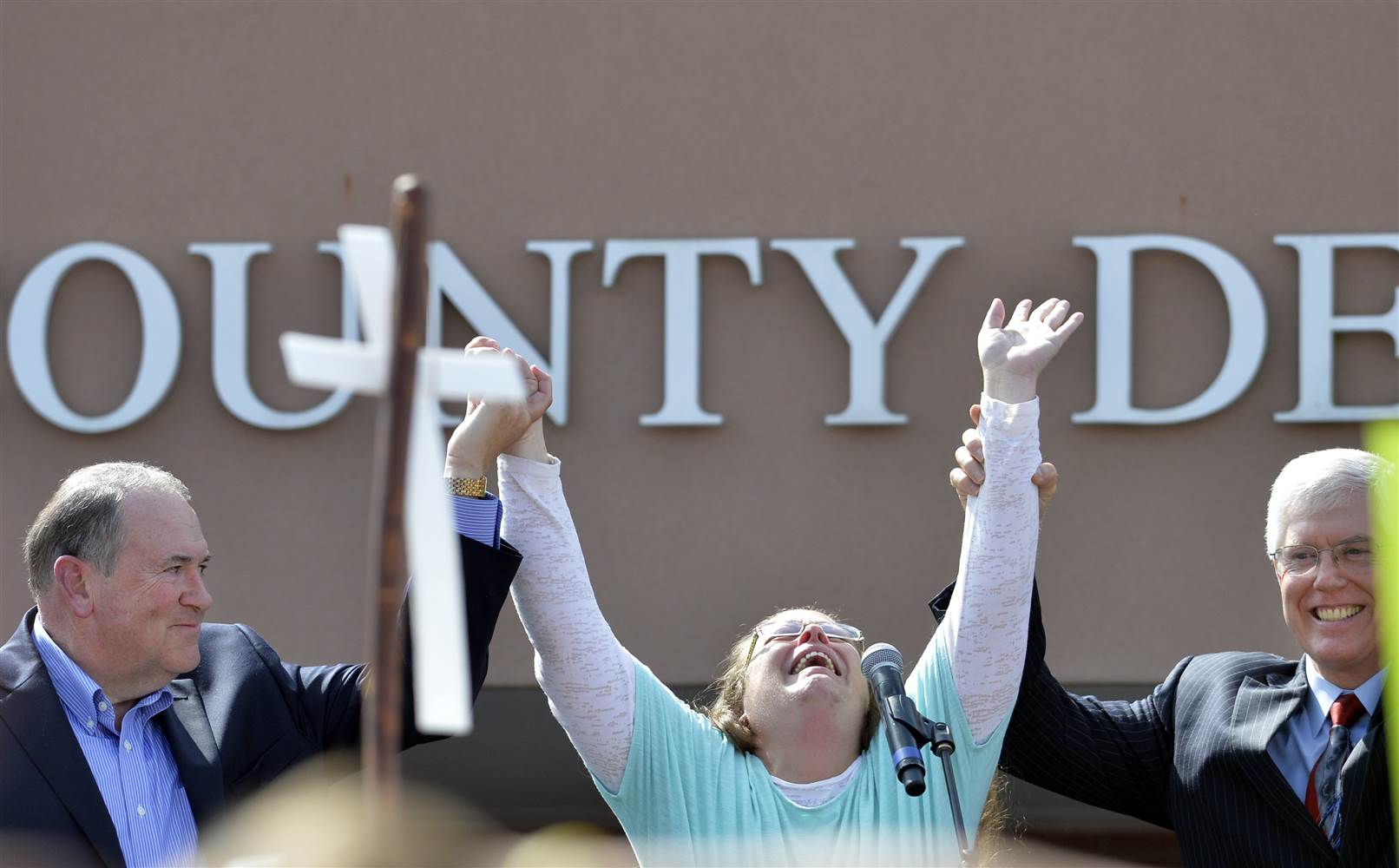 kim-davis-ejo-090815_5912d4b86c3863ab2803f2fb2d4f6576.nbcnews-ux-2880-1000