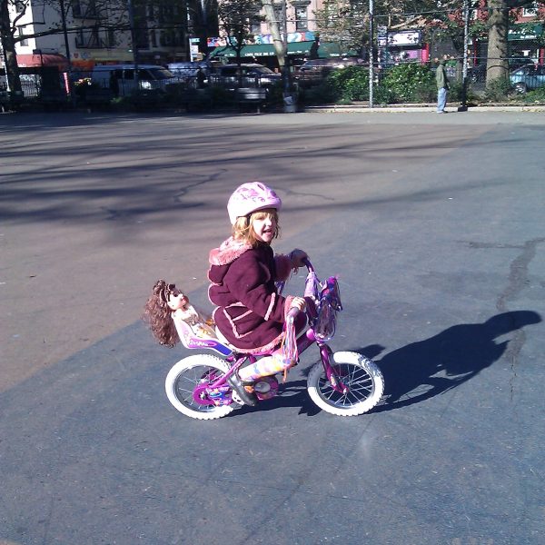 izzie a la bici