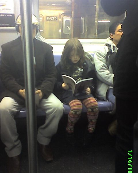 zoe dans le metro