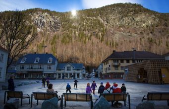 Beaming Good Cheer to a Norwegian Town’s Dark Days – Mirrors replace the sun